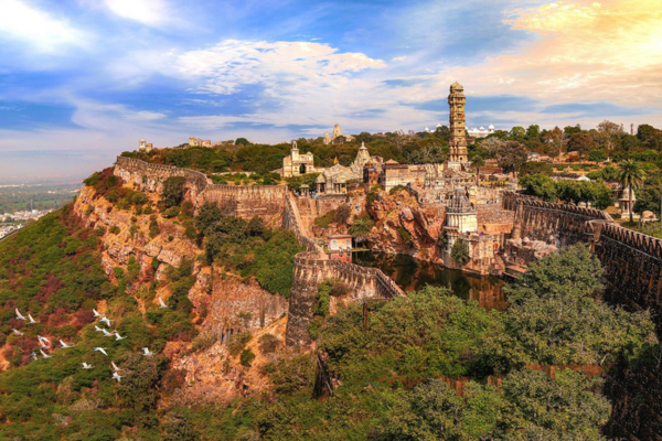 Taxi Service in Udaipur, Cab service in udaipur, Taxi in udaipur, Best taxi service in udaipur, Chittorgarh udaipur