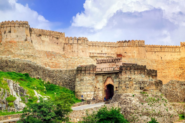 Taxi Service in Udaipur, Cab service in udaipur, Taxi in udaipur, Best taxi service in udaipur, Kumbhalgarh udaipur