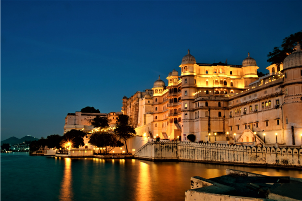 Taxi Service in Udaipur, Cab service in udaipur, Taxi in udaipur, Best taxi service in udaipur, City palace udaipur