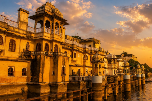 best taxi service in udaipur, Cab service in udaipur, Tempo Traveller in udaipur, Urbania Book in udaipur, udaipur taxi service, Rajasthan taxi